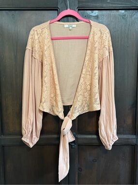 Gimmicks by BKE Blush Lace Tie-Front Women’s Top size Medium Boho